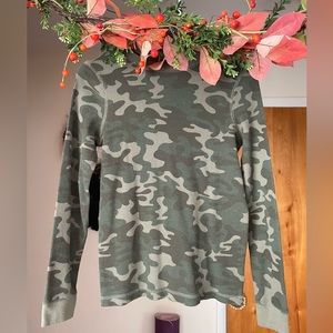 Boys camouflage, long sleeve power thermal. Size L